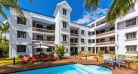 Les Cerisiers - Beach Apartment with Pool, Few Steps to the Beach - Bed and Breakfast