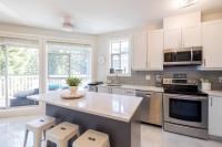 Panoramic Views from this gorgeous 2 Bed Property - Village Location - B&B