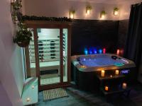 le tricosy jacuzzi et sauna privatif - Ferienwohnung