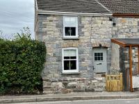 B&B Aberdare - Gorgeous 2-Bed Cottage in Penderyn Brecon Beacons - Bed and Breakfast Aberdare