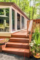 Pocono cabin with hot tub and private pool at Shawnee Mtn - B&B East Stroudsburg