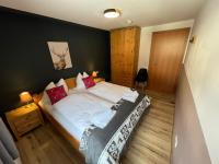 Comfort Three-Bedroom Apartment with Balcony