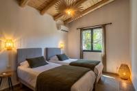 Deluxe Two-Bedroom House with Hot Tube