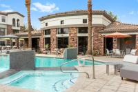 CozySuites Glendale by the stadium with pool 03 - B&B