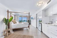 B&B Airlie Beach - Three A Airlie Seaviews, Pool, Private Spa - Bed and Breakfast Airlie Beach