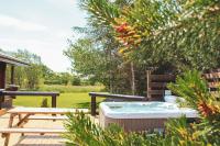 Strathisla - Luxury Two Bedroom Log Cabin with Private Hot Tub & Sauna - B&B Berwick-Upon-Tweed