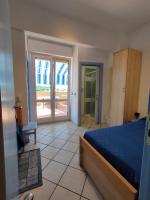 Tweepersoonskamer met 2 Aparte Bedden en Eigen Badkamer