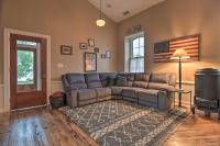 Private Hot Tub at Cozy Wrightsville Cottage! - Chambres d'hôtes Wrightsville