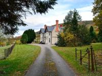 B&B Bodfari - The East Wing At Grove Hall - Bed and Breakfast Bodfari