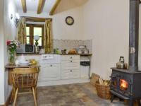 B&B Llanfair-ar-y-bryn - The Cow Shed - Bed and Breakfast Llanfair-ar-y-bryn