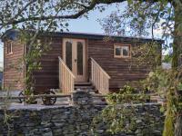 B&B Staveley - The Shepherds Hut At Gowan Bank Farm - Bed and Breakfast Staveley