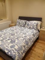 B&B Ilford - London Luxury 1 bed flat 4 mins to Ilford Stn - kitchen, garden, parking, WiFi - Bed and Breakfast Ilford