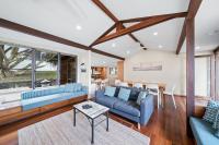 Laguna Beach House by Discover Stradbroke - B&B