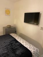 2Bed Apt - Sleeps 4 City Center Parking Wifi - Bed and Breakfast Bradford