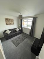 1-Bedroom Chalet at Maryville Caravan Site - Uddingston, Glasgow - B&B Uddingston