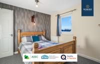 B&B Dundee - THE LAW, Contractor FAVOURITE, 4 Rooms with TVs, Central, Free Parking, Fully Equipped, 2 Bathrooms, Long Stays Welcome by Sunrise Short Lets - Bed and Breakfast Dundee