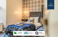 SCOTS-CORNER - INVOICE and REDUCED PRICE only via SUNRISE SHORT LETS DUNDEE, Family Home, Easy Access Ring-Road Location, Parking, WiFi, Fully Equipped, Brilliant Location, Beautiful River Views - Long Stays and ONLY 2 Mins to STANNERGATE Ports - B&B Dundee