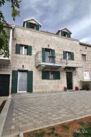 Villa Ela, holiday home with heated pool - B&B