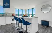 B&B Dundee - THE PENTHOUSE, Spacious, Stunning Views, Foosball Table, 3 Large Rooms, Central Location, River Front, Tay Bridge, V&A, 2 mins to Train Station, City Centre, Lift Access, Parking, WiFi, Mid-Stay Rates Available by SUNRISE SHORT LETS - Bed and Breakfast Dundee