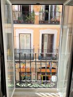Apartamento exterior con balcón en el corazón de Chueca, Gran Vía - B&B