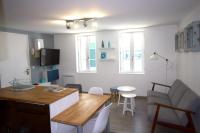 Cosy Apartment In The Center Of La Flotte - B&B