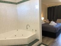 Queen Room with Spa Bath