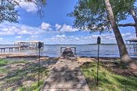 Luxe Lakehouse w/ Sunset Views on Lake Palestine! - B&B Flint
