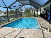Just beachy Pool Gulf access - Bed and Breakfast Cape Coral
