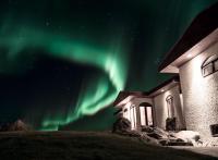 B&B Njarðvík - ÁLka - Cozy Room by the Sea With Private Hot Tub - Bed and Breakfast Njarðvík