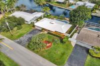 Waterfront Heated Pool(Complimentary), Jacuzzi, Pier, 2mi to Beach - B&B Fort Lauderdale