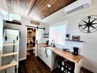 Peaceful Tiny Home with private deck-fire pit-bbq - B&B