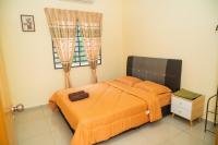 Adorable 3-bedroom home with Pool, Wi-Fi and BBQ - Chambres d’hôtes Rembau