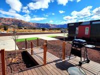 Romantic Tiny home with private deck - B&B Apple Valley