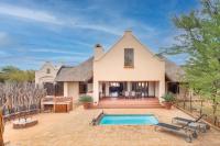 B&B Mapella - Luxurious 4 Bedroom Villa with 2 Bedroom cottage 1 - Bed and Breakfast Mapella