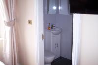 Doppel-/Zweibettzimmer mit Bad