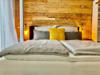 Living at Saarpartments - AdultsOnly - Business & Holiday Homes with Kitchen for Long- and Short Term stay, 3 min to St Johanner Markt and Points of Interest - B&B Saarbrücken