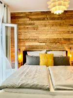 Living at Saarpartments - AdultsOnly - Business & Holiday Homes with Kitchen for Long- and Short Term stay, 3 min to St Johanner Markt and Points of Interest - Chambres d'hôtes Sarrebruck