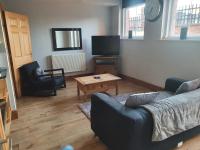 Spacious 2 bed appartment next to BAE with spa bath - Chambres d’hôtes Barrow in Furness