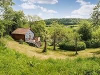 B&B Stroud - The Hazeling Hideaway - Bed and Breakfast Stroud