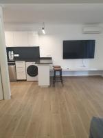Newly Renovated Varkiza Beachside One Bedroom with Large Terrace - Bed and Breakfast