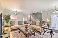 Pond-View Deck + Pool Table: Woodbridge Haven! - B&B Woodbridge