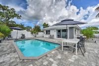 B&B Naples (Florida) - Remodeled Naples Getaway with Pool about 1 Mi to Beach! - Bed and Breakfast Naples (Florida)