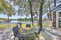 B&B Gun Barrel City - Gun Barrel City Lake House with Boat Launch and Grill! - Bed and Breakfast Gun Barrel City