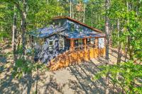B&B Broken Bow - Chic Broken Bow Cabin with Hot Tub and Gas Grill! - Bed and Breakfast Broken Bow