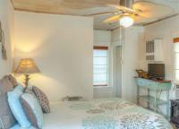 Habitación con cama grande