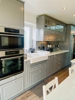 B&B London - Hameway House- Stunning 4 bedroom house with a spacious kitchen - Bed and Breakfast London