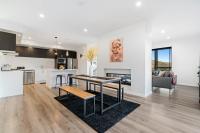 A Luckie Charm - 8 Bedroom Townhouse with Spectacular View - Chambres d'hôtes Queenstown