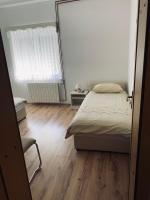 Zweibettzimmer mit Gartenblick