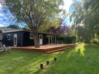 Spacey and charming cabin 300 m. from beach - B&B