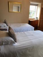 Zweibettzimmer mit Dusche